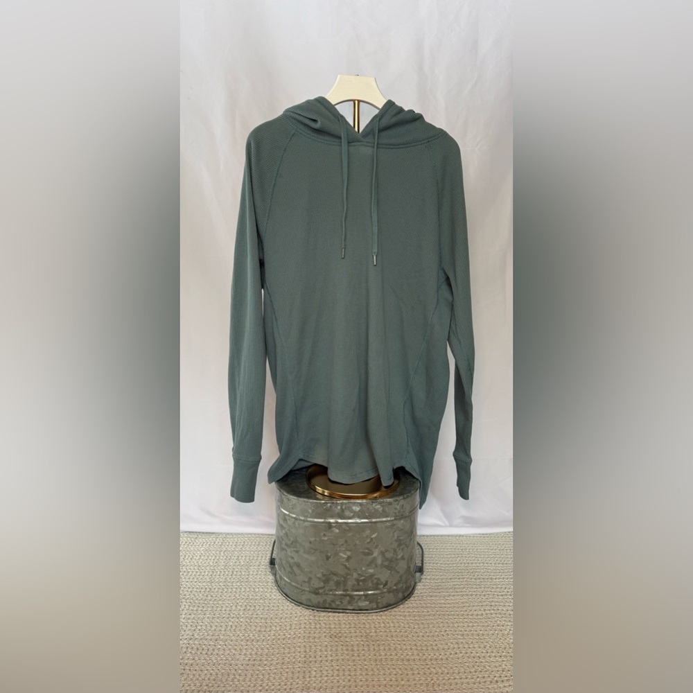 Under Armor blue waffle knit thin sweatshirt
